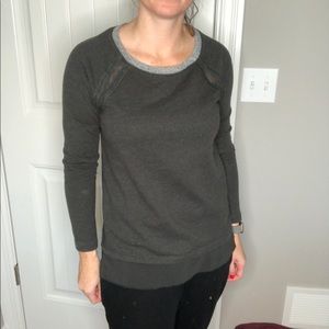 Sweatshirt with layers